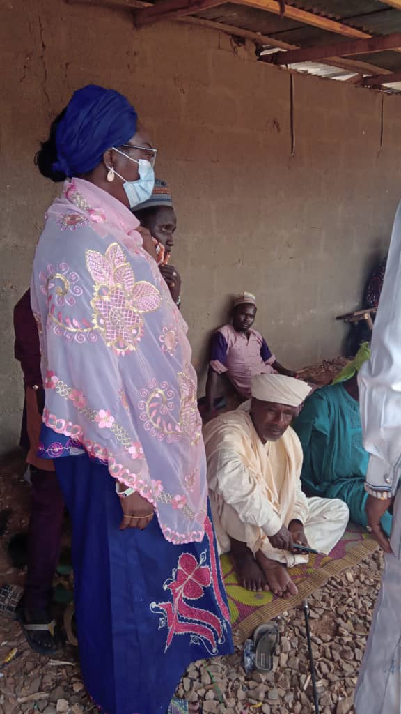 Comm for Women Affairs with residents at the Resettlement area