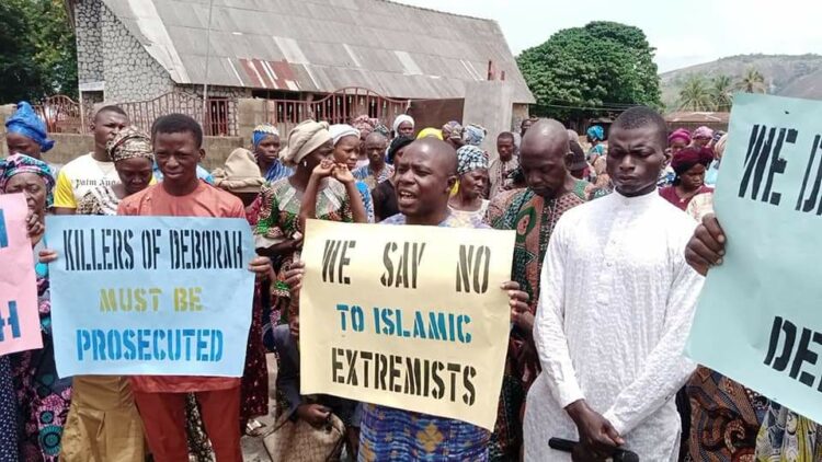 FTYdCV4XoAAchEZ-750x422